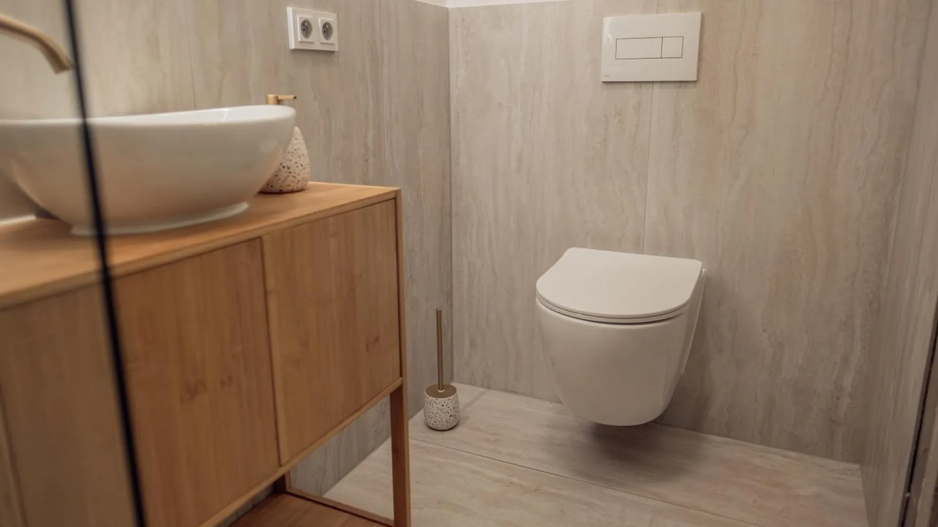 Apartment Apartman Ollies A Saunia S Voucherem Na Snidani Az Pro 6 Osob Ostrava